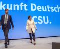 Bild: Peter Kneffel
Keine Quotenfrau: CDU-Vorsitzende Annegret Kramp-Karrenbauer war am Samstag zu Besuch bei der Schwesterpartei. CSU-VorsitzenderMarkus Söder brachte seine Pläne für mehr Frauenbeteiligung nicht durch.