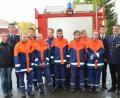 Bild: dob
Acht Jugendliche legten ihre erste Prüfung bei der Feuerwehr ab und errangen die Jugendflamme. Kommandant Stefan Urbaneck (rechts) und Johannes Eiberweiser (Zweiter von links) zeigten sich sehr zufrieden mit dem Wissensstand der Teilnehmer. Die Jugendwarte Maria Schmidt (links) und Johannes Bojer (Zweiter von rechts) waren stolz auf ihre Zöglinge.