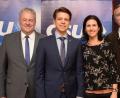 Bild: Andreas Brückmann
Achim Kuchenbecker (Zweiter von rechts) kandidiert für das Amt des Bürgermeisters in der Gemeinde Ursensollen. Hier zusammen mit Landrat Richard Reisinger (links), Kuchenbeckers Frau Stephanie und Landtagsabgeordneten Harald Schwartz (rechts).
