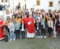 Bild: bph
36 Buben und Mädchen spendete Weihbischof Josef Graf das Sakrament der Firmung. Mit im Bild Stadtpfarrer Hannes Lorenz, Pfarrvikar Monsignore Klaus-Peter Lettner (rechts) und Ruhestandspfarrer Gottfried Rottner (links).
