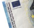 Bild: Bayerisches Landeskriminalamt
An der kleinen Beschriftung am Rande sind die Euro-Noten als Falschgeld zu erkennen. Für das LKA ist dies aber nicht ausreichend.