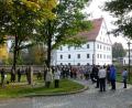 Bild: kgg
Viele Gläubige beteten am Sonntagnachmittag an der Friedenssäule in der Parkanlage Schwanenwiese für Frieden in der Welt.