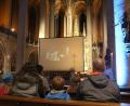 Bild: kmo
Der Altar der Martinskirche versteckte sich bei der "Nacht der offenen Gotteshäuser" hinter einer großen Leinwand: Ein Kinoerlebnis der besonderen Art.