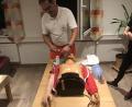 Bild: obe
Richard Cruz von der Rettungswache Tirschenreuth zeigte an einer Puppe die Anwendung neuer Materialien.