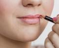 Bild: agentur_dpa
Mit der richtigen Farbe werden die Lippen zu einem wahren Blickfang.