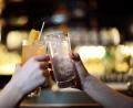 Bild: agentur_dpa/Jens Kalaene
Prost auf einen der Lieblinge der Oberpfälzer: Gin.
