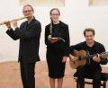 Bild: cog
Flötist Michael Kämmle, Sprecherin Felicitas Groth und Gitarrist Andreas Fischer (von links) verzauberten die Zuhörer mit romantischer Musik und Dichtung.