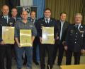 Bild: jr
Langjährige Mitglieder würdigte die Feuerwehr Mitterteich bei einem Ehrenabend. Im Bild (von links) Bürgermeister Roland Grillmeier, Kommandant Franz Bauernfeind, stellvertretender Kommandant Günther Sommer, Hans-Peter Schilling, Vorsitzender Christian Grillmeier, Peter Kraus, Zweiter Bürgermeister Stefan Grillmeier und Kreisbrandmeister Albert Fröhlich.