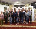 Bild: mma
Interessiert nahmen die Oberstufenschüler aus dem HCA-Gymnasium in Sulzbach-Rosenberg mit Oberstudienrätin Marianne Moosburger (links) an der Moscheeführung in Amberg teil.