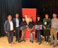 Bild: exb/Lobkowitz Realschule Neustadt
Spendenübergabe des Fördervereins der Lobkowitz-Realschule Neustadt an die Schüler-AG „Die Zauberer vom Felixberg“ .