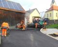 Bild: Josef Böhm
Mit der Asphaltierung des Mühlweges sind die Bauarbeiten um das neue Pfarrheim weitestgehend abgeschlossen.