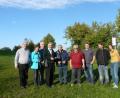 Bild: hrö
Hans Kaiser, Thea Pühl, Andreas Schultes, Hans Rösch, Martin Müller, Jan Turĉ, Daniel und Jarvolena Mareškas (von links) schauten sich auch auf dem Armesberg um.