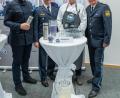 Bild: exb/Präsidialbüro
Sternekoch Alexander Herrmann, Leitender Polizeidirektor Ludwig Härtl, der Koch der Außenstelle Nabburg, Franz Schafberger, und Polizeipräsident Wolfgang Sommer (von links) freuen sich über die gelungene Kooperation. 

Fotos: BPP, Präsidialbüro