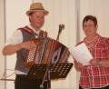 Bild: agr
Auch Pfarrer Stefan Wagner und Christine Schmid trugen zur Erheiterung der Oktoberfest-Gäste bei.