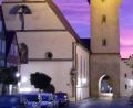 Bild: mng
Die "blaue Stunde" in Kemnath: Lila-blau färbte sich der Himmel im Osten kurz vor Sonnenaufgang und rückte die Stadtpfarrkirche Mariä Himmelfahrt somit "ins rechte Licht".