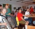Bild: zer
Die „Bierbankmusiker“ sind der Renner am Zoigl-Abend.