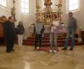 Bild: mad
Diözesanarchitektin Sabine Faderl (Zweite von rechts) wurde von (von links) Pfarrer Markus Urban, Monika Haimerl, Kirchenpfleger Hans Dammer und Robert Zimmermann durch die Kirche geführt.