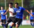 Bild: af
Im Hinspiel setzten die Grafenwöhrer (Florian Träger im weißen Trikot) der SpVgg SV Weiden um Benjamin Werner ordentlich zu. Die Wasserwerk-Elf siegte knapp mit 3:2.