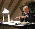 Bild: eib
Bei einer Lesung im Centrum Bavaria Bohemia erzählte Autor Friedrich Brandl über sein Leben und Werk. Zwischendurch legte er immer wieder mal Buch weg und schilderte Hintergründe zu den verschiedenen Geschichten.