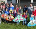 Bild: Dobmeier
Viele bunte Drachen ließen die Kinder und Eltern beim Drachenfest der Siedlergemeinschaft „Am Krumpes“ steigen. Bild: Dobmeier