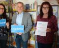 Bild: jr
Sandra Schug, Bürgermeister Roland Grillmeier und Büchereileiterin Viola Rieß (von links) freuen sich, dass die Stadtbücherei Mitterteich ihr Digtalangebot mit „Overdrive“ weiter ausbauen konnte.