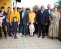 Bild: enz
Georg Helm (vorne, Mitte) feierte seinen 85. Geburtstag. Es gratulierten Verena Zant und Sascha Schenkl vom Schützenverein, Bürgermeister Klaus Meyer, Seniorenbeauftragte Beate Ott, Partnerin Marianne Philipp, Edeltraud Köstler von der Pfarrgemeinde, Tochter Hannelore, Tochter Claudia (von rechts) sowie Enkel und Urenkel.