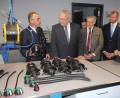 Bild: kro
Innenminister Joachim Herrmann besichtigte das neue Tirschenreuther Feuerwehrhaus, hier den Raum für Atemschutz.