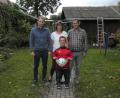 Bild: fua
ATSV-Jugendleiter Thorsten Ziegler, Mutter Andrea Zahn und Vater Hans Zahn (von links) unterstützen Michaels (vorne) Fußball-Leidenschaft.
