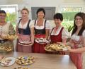 Bild: dob
Der Herbstmarkt in der AWO-Tagespflege war kulinarisch ein Hit. Die Besucher konnten sich so richtig vom AWO-Team verwöhnen lassen.