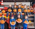 Bild: u
Feuerfunken nennen sich die Jungen und Mädchen der Hirschauer Kinderfeuerwehr. In ihrer Oktober-Gruppenstunde schnitzten sie Kürbisse, um bestens für Halloween gerüstet zu sein.