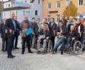 Bild: Christopher Dotzler
Roland Steher (links) sprach vor den Bauausschuss-Mitgliedern über die behindertengerechten Parkplätze auf dem Marktplatz.