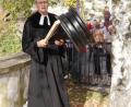 Bild: mfh
Eine Felgenglocke nach afrikanischem Vorbild springt ein, so lange das Geläut der Johanniskirche aus Sicherheitsgründen stumm bleibt. Pfarrer Uwe Markert erntet für diese Zustimmung viel Zustimmung bei den Gottesdienstbesuchern.