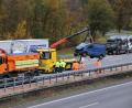 Bild: Dobler
Mit voller Wucht prallte der Transporter auf einen Sicherungsanhänger der Autobahnmeisterei. Für die Bergungs- und Aufräumarbeiten musste der linke Fahrstreifen eineinhalb Stunden gesperrt werden.