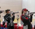 Bild: rwo
Maria Kausler (rechts) sorgte im Stechen gegen Julia Bauer mit einer 10,6 beim vierten Stechschuss für die Entscheidung zu Gunsten ihres Teams.