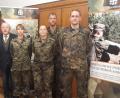 Über den Seiteneinstieg als Reservist informieren (von links) Kreisvorsitzender Manfred Zettl, Organisationsleiter Günter Bogner, Jäger der Reserve Lisa Zettl, Oberleutnant Melanie Hantzschmann, Stabsfeldwebel Huberth Rosner und Oberstleutnant Thomas Arndt.