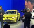Bild: Michael Ascherl
Joachim Löw, Trainer der deutschen Fußballnationalmannschaft, war einer der Prominenten, die am Donnerstagabend in Wolfsburg den neuen VW Golf vorstellten.