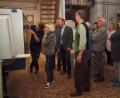 Bild: sön
Andreas Fischer führte die CNC-gesteuerte Holzbearbeitungs-Maschine vor, „deren Reproduzierbarkeit der große Vorteil und deren Genauigkeit enorm ist“.