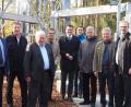 Bild: bl
MdB Karl Holmeier, Vodafone-Regionalleiter Karsten Fuchs, Bürgermeister Johann Wilhelm , Christian Schilling, Landrat Thomas Ebeling, Bauamtsleiter Thomas Prey MdL Joachim Hanisch, Unternehmer Richard Viebacher und MdL Alexander Flierl (von links) freuen sich darüber, dass ein "weißer Fleck" im Mobilfunk beseitigt ist.