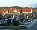 Bild: fjo
"Die Anlage des Friedhofes ist überaus schön, die Wege sind sehr sauber mit weißem Spatkies beschottert. Eine solide Granitmauer mit gut gearbeiteter Abdachung umgibt die ganze Anlage", schrieb vor 90 Jahren der "Vohenstraußer Anzeiger".