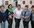 Bild: sfo
Angelika Wegmann (Mitte) mit den Trauerbegleiterinnen Frieda Bächer, Elke Burger, Hildegard Dötterl und Johanna Wührl (von links).