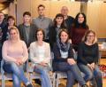 Bild: no
Neu an der Spitze des Kindergartenfördervereins Illschwang ist Christina Kinast (sitzend, Dritte von links). Mit im Bild die stellvertretende Leiterin der Kindertagesstätte, Carina Kissler (sitzend, Zweite von rechts) sowie (hinten, von rechts) Pfarrer Thomas Schertel und Zweiter Bürgermeister Benjamin Hiltl.