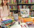 Bild: fvo
Büchereimitarbeiterin Marlene Greiner stellt die neuen Herbstbücher vor.