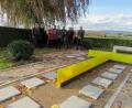 Bild: ang
Künstler Erwin Otte erläuterte bei einer Feierstunde seine Philosophie bei der Planung und der Gestaltung der neuen Urnengrabanlage auf dem Friedhof in Premenreuth.