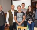 Bild: weu
Landwirtschaftsdirektor Georg Mayer (links) und BBV-Geschäftsführer Josef Wittmann (Zweiter von links) gratulieren Michael Vetter (Dritter von rechts) zum Amt des Obmanns für Eixendorf/Kröblitz. Johannes Baumer (Dritter von links) wurde zu dessen Stellvertreter gewählt. Kreisobmann Josef Irlbacher stellte auch die neue Fachberaterin Alexandra Gietl vor.