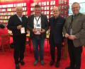 Bild: exb/Britta Schmitz
Fabian Borkner (Zweiter von links) präsentierte zusammen mit Josef Schönhammer, Hejo Emons und Andreas Feller (von links) seinen neuen Roman bei der Frankfurter Buchmesse.