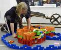 Bild: Winkler
Hoch konzentriert arbeitet Franziska Prölß an ihrem Kindergarten in Schweinchen-Optik.