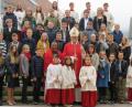 Bild: Köppl
Weihbischof Josef Graf (im Bild mit Pfarrer Dr. Cyprian Anyanwu) spendete 33 Kindern und Jugendlichen aus der Pfarreiengemeinschaft Altendorf-Gleiritsch-Weidenthal das Firmsakrament.