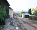 Bild: do
Die Arbeiten für die vollständig neu herzustellende Infrastruktur im Vorbacher Ortsteil Höflas bringt derzeit viele Belastungen für die Einwohner mit sich. Bis Weihnachten sollen allerdings mit dem Einbau der ersten Asphaltdecke die größten Behinderungen der Vergangenheit angehören.