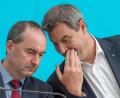 Bild: Peter Kneffel/dpa
Duzfreunde an der Regierung: Hubert Aiwanger (links) und Markus Söder.