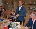 Bild: jr
Beim Treffen der Jugendbeauftragten in Konnersreuth mit dabei waren (von rechts) Bürgermeister Max Bindl, stellvertretender Landrat Alfred Scheidler, Theresia Kunz, sowie die Jugendbeauftragten Johanna Dötterl (Wiesau) und Huberth Rosner (Tirschenreuth).